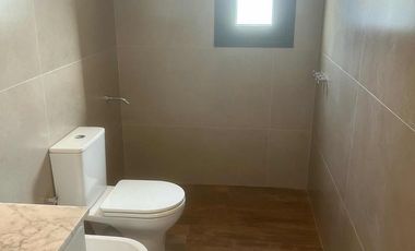 Casa en venta - 5 Dormitorios 4 Baños - Cochera - Mar del Plata