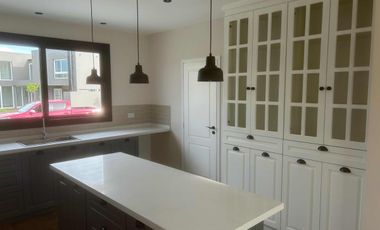 Casa en venta - 5 Dormitorios 4 Baños - Cochera - Mar del Plata