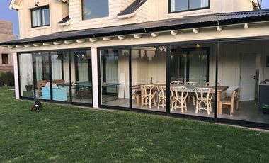 Casa en venta - 5 Dormitorios 4 Baños - Cochera - Mar del Plata