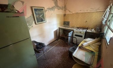 Casa 5 ambientes con cochera y fondo libre