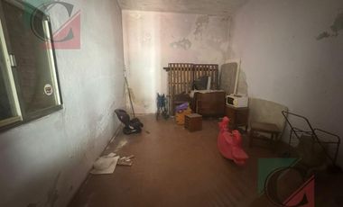 Casa 5 ambientes con cochera y fondo libre