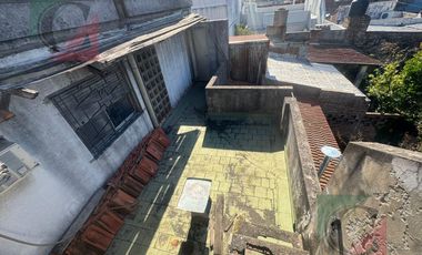 Casa 5 ambientes con cochera y fondo libre