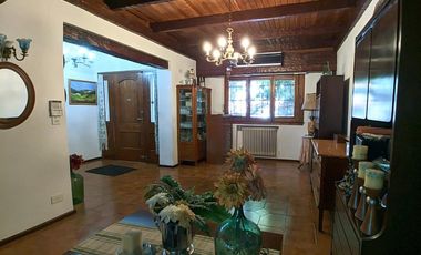 Chalet 190m2 cub, jardín, garage. Excelente ubicación - La Lucila