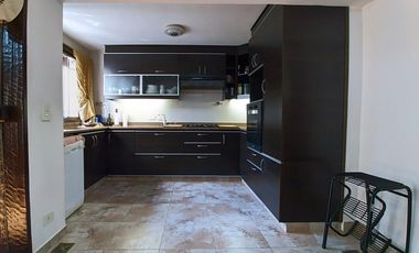 Chalet 190m2 cub, jardín, garage. Excelente ubicación - La Lucila