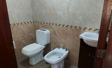 Chalet 190m2 cub, jardín, garage. Excelente ubicación - La Lucila