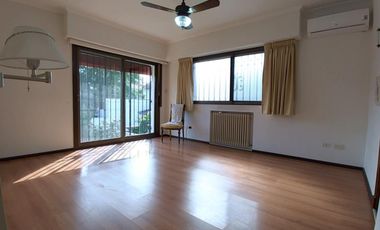 Chalet 190m2 cub, jardín, garage. Excelente ubicación - La Lucila