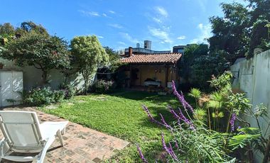 Chalet 190m2 cub, jardín, garage. Excelente ubicación - La Lucila