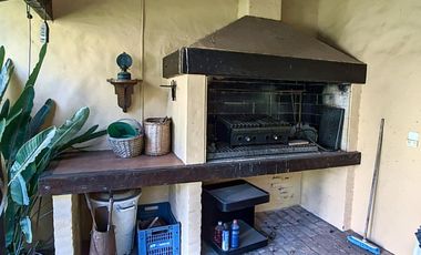 Chalet 190m2 cub, jardín, garage. Excelente ubicación - La Lucila