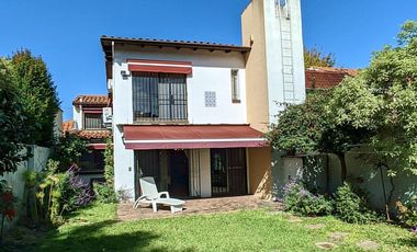 Chalet 190m2 cub, jardín, garage. Excelente ubicación - La Lucila