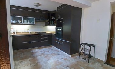 Chalet 190m2 cub, jardín, garage. Excelente ubicación - La Lucila