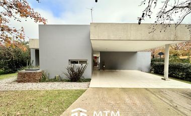 Casa Venta en Los Alamos Club de Campo.