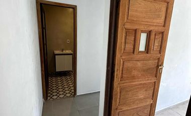 Casa en venta - 2 Dormitorios 2 Baños - Cochera - 300Mts2 - Norberto de La Riestra, 25 de Mayo