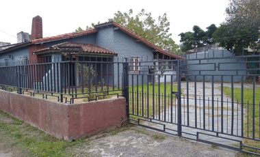 Casa en venta - 3 Dormitorios 1 Baño - Cocheras - 410Mts2 - General Rodríguez