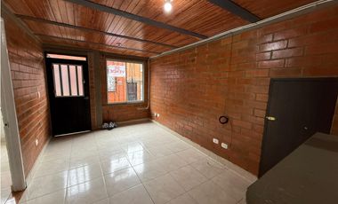 CASA INDEPENDIENTE EN EL BARRIO LA HERMOSA – SANTA ROSA DE CABAL 🌹