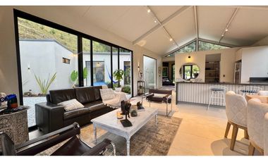 Casa campestre en venta en unidad cerrada en el retiro