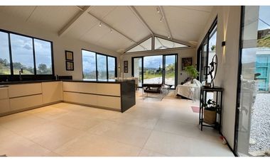 Casa campestre en venta en unidad cerrada en el retiro