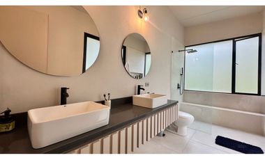 Casa campestre en venta en unidad cerrada en el retiro