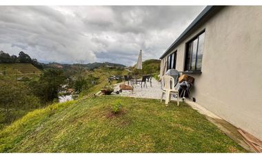 Casa campestre en venta en unidad cerrada en el retiro