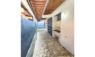 SE ALQUILA CASA EN SAN ANTONIO VACIA