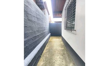 SE ALQUILA CASA EN SAN ANTONIO VACIA