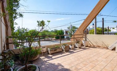 Casa en venta - 4 Dormitorios 4 Baños - Córdoba