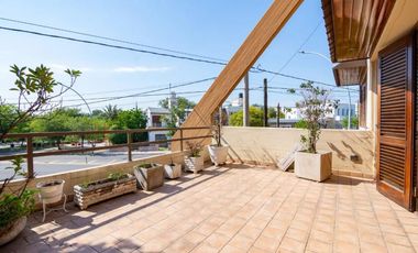 Casa en venta - 4 Dormitorios 4 Baños - Córdoba