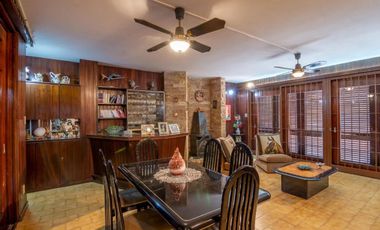 Casa en venta - 4 Dormitorios 4 Baños - Córdoba