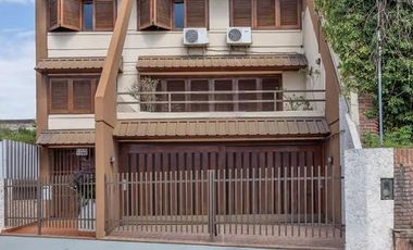 Casa en venta - 4 Dormitorios 4 Baños - Córdoba