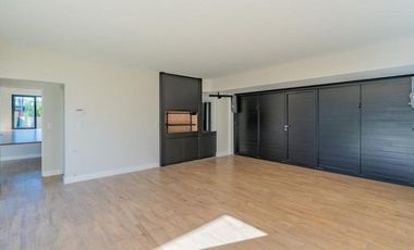 Casa en venta - 4 Dormitorios 3 Baños - 430mts2 - Mar del Plata