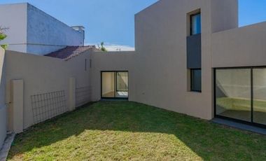 Casa en venta - 4 Dormitorios 3 Baños - 430mts2 - Mar del Plata
