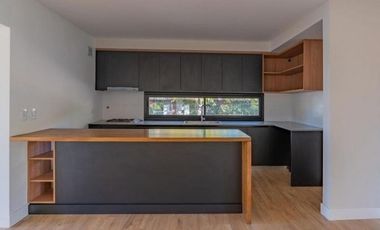 Casa en venta - 4 Dormitorios 3 Baños - 430mts2 - Mar del Plata