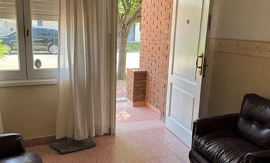 Casa en venta - 2 Dormitorios 1 Baño - 468mts2 - Chivilcoy