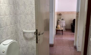 Casa en venta - 2 Dormitorios 1 Baño - 468mts2 - Chivilcoy