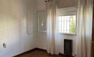 Casa en venta - 2 Dormitorios 1 Baño - 468mts2 - Chivilcoy