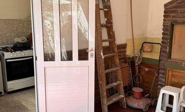 Casa en venta - 2 Dormitorios 1 Baño - 468mts2 - Chivilcoy