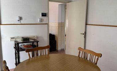 Casa en venta - 2 Dormitorios 1 Baño - 468mts2 - Chivilcoy