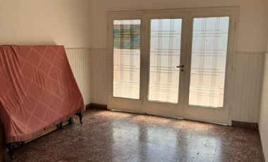 Casa en venta - 2 Dormitorios 1 Baño - 468mts2 - Chivilcoy