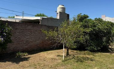 Casa en venta - 2 Dormitorios 1 Baño - 468mts2 - Chivilcoy