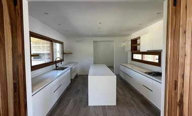 Casa en venta - 4 Dormitorios 5 Baños - Cocheras - 387Mts2 - El Milord, Pilar