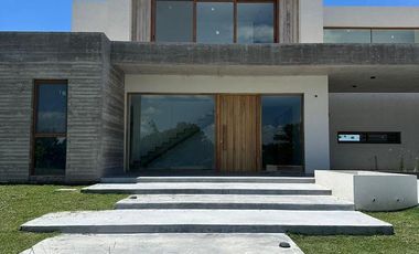 Casa en venta - 4 Dormitorios 5 Baños - Cocheras - 387Mts2 - El Milord, Pilar