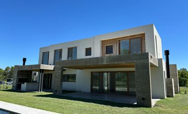 Casa en venta - 4 Dormitorios 5 Baños - Cocheras - 387Mts2 - El Milord, Pilar