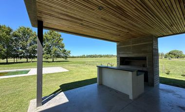 Casa en venta - 4 Dormitorios 5 Baños - Cocheras - 387Mts2 - El Milord, Pilar