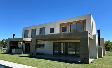 Casa en venta - 4 Dormitorios 5 Baños - Cocheras - 387Mts2 - El Milord, Pilar