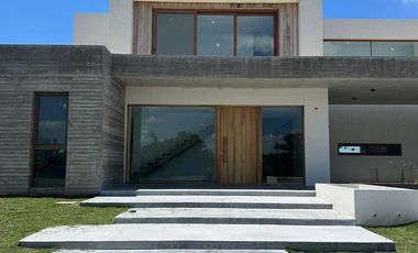 Casa en venta - 4 Dormitorios 5 Baños - Cocheras - 387Mts2 - El Milord, Pilar