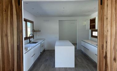 Casa en venta - 4 Dormitorios 5 Baños - Cocheras - 387Mts2 - El Milord, Pilar