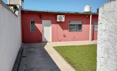 Casa en venta - 2 Dormitorios 2 Baños - 500Mts2 - Zárate