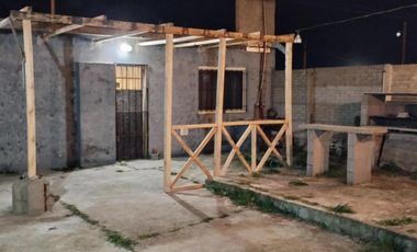 Casa en venta - 2 Dormitorios 1 Baño - Las Toninas