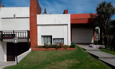 Casa en venta - 3 Dormitorios 2 Baños - Cochera - 400Mts2 - Miramar