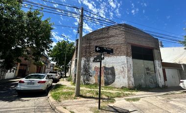 Galpón en España y Hospitales. a media cuadra de av segui