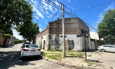 Galpón en España y Hospitales. a media cuadra de av segui